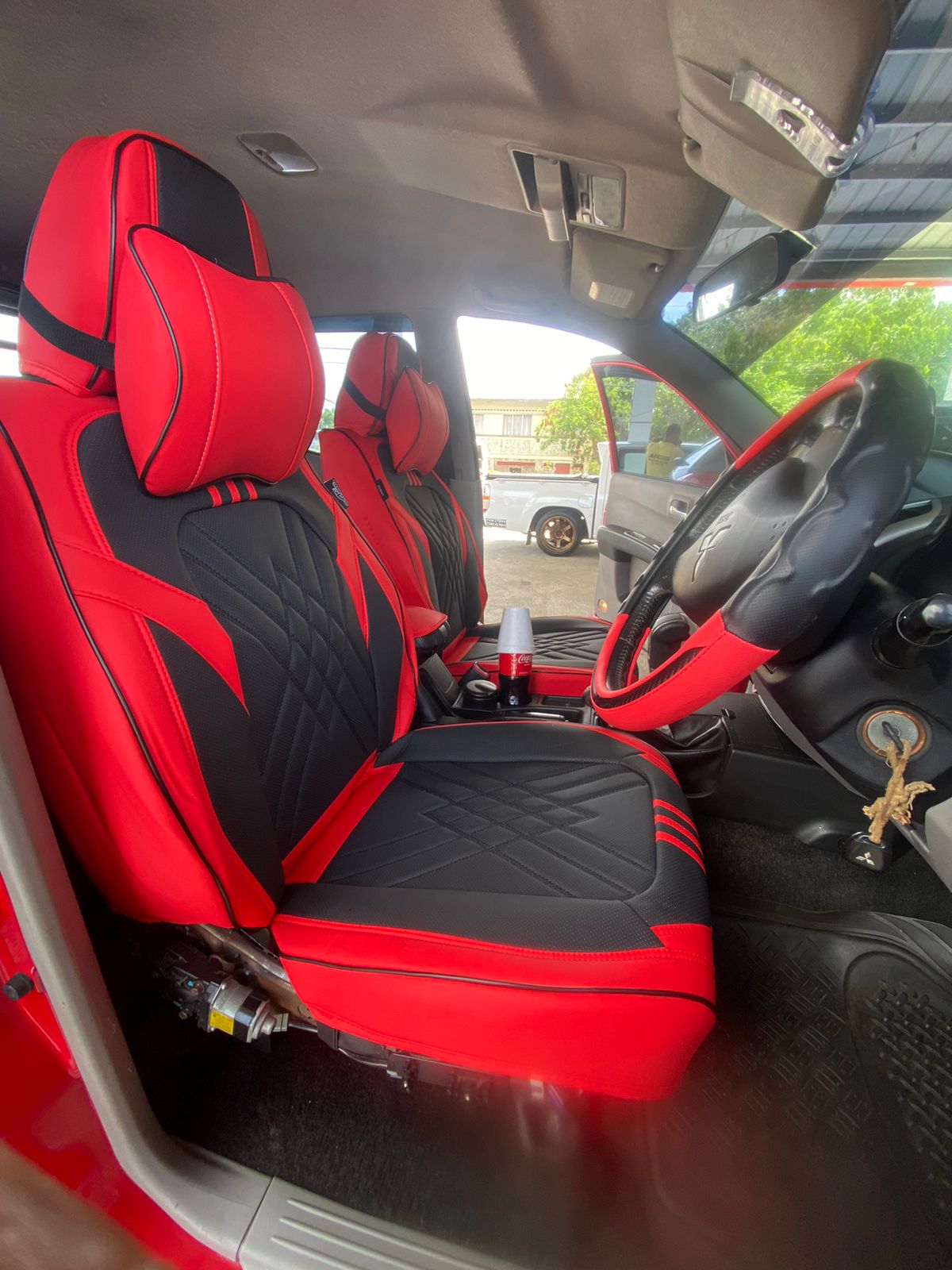 Red Black Designer Seat Cover Kit with Neck Pillow – The Car Wizz